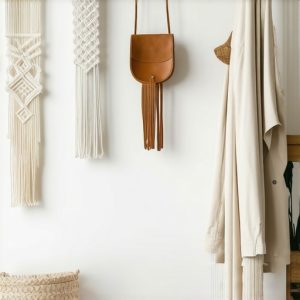 Velike makrame zidne vešalice: Kreativni projekti za moderni enterijer