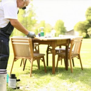 Restauracija spoljnog nameštaja: Kako osvežiti baštenski sto i stolice