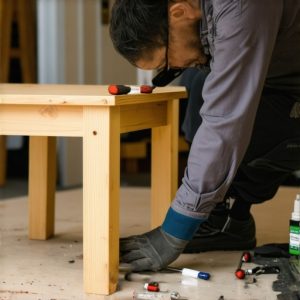 Popravka labavih spojeva na nameštaju: Brza rešenja za dugotrajan izgled