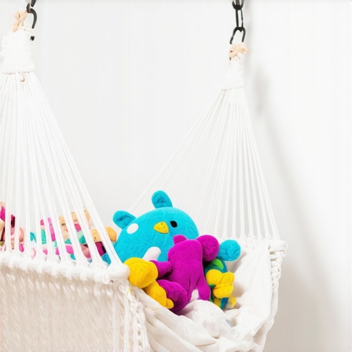 Mreža za plišane igračke montirana na zid sa metalnim kukama