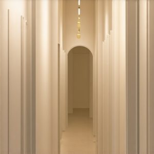 Uređenje hodnika: Kako vizuelno proširiti uski prostor