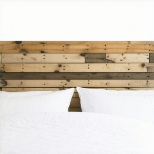 Napravite moderno uzglavlje kreveta od starih paleta [2026]