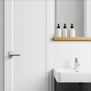 Kako organizovati kupatilo: Police iznad vrata štede prostor