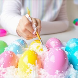 Ofarbajte jaja penom za brijanje bez nereda [2026 Savet]